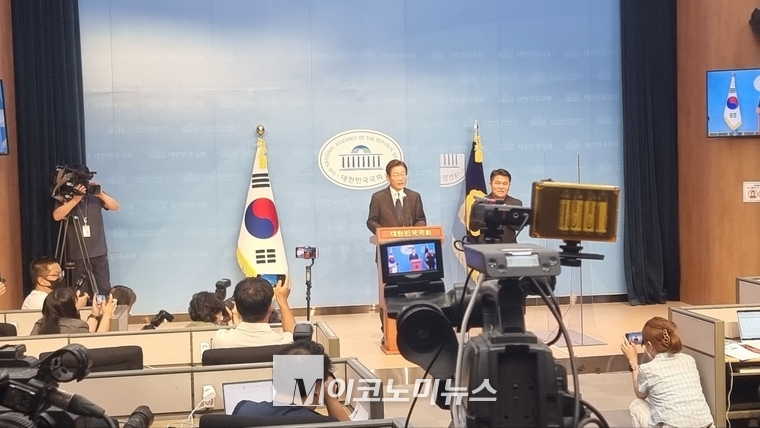 이재명 더불어민주당 의원이 17일 당 대표 선거 출마를 공식 선언했다.