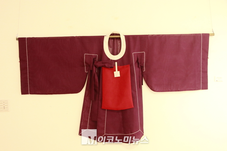 신애자 작가의 제복(1850년 철종 때) - 흥안군 집안유물 재현 작품 - 