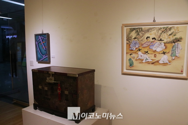 황영숙 작가의 작품 - 반닫이 -