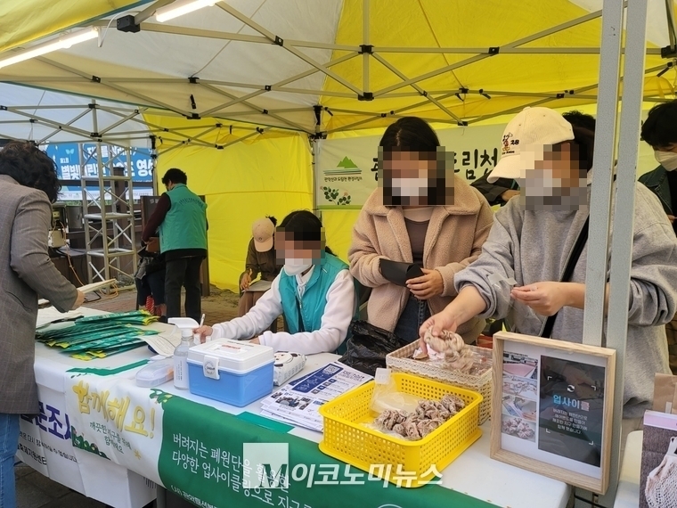 관악구 소공인 의류봉제 협업센터 부스 