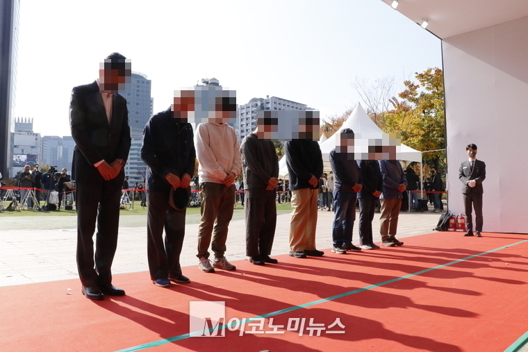 조문을 위해 분향소를 찾은 시민들