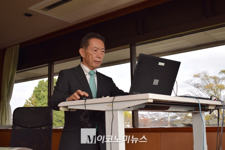 일본 치바(千葉)현 나가레야마시(流山市), 「이사키 요시하루(井崎義治)」 시장
