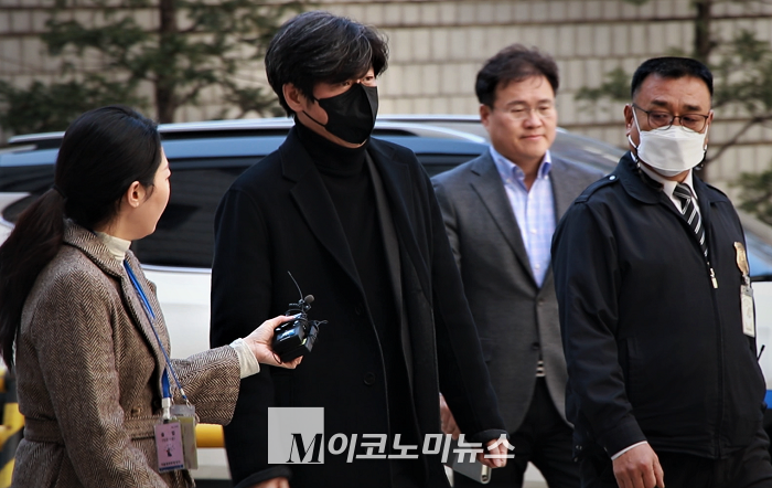 남욱 변호사가 8일 서울중앙지방법원 선고 공판에 출석하고 있다. <사진: 김종현 기자>