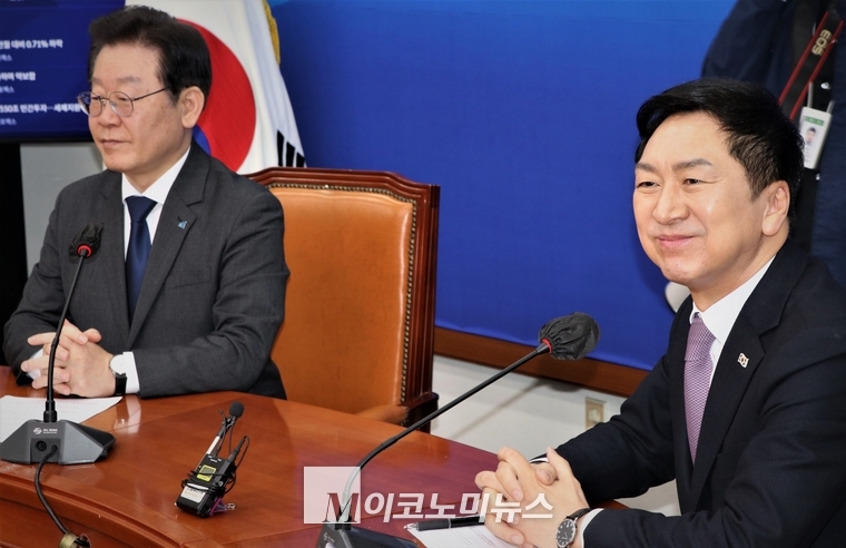 (왼쪽부터) 이재명 더불어민주당 당대표, 김기현 국민의힘 당대표. <사진: 김종현 기자>