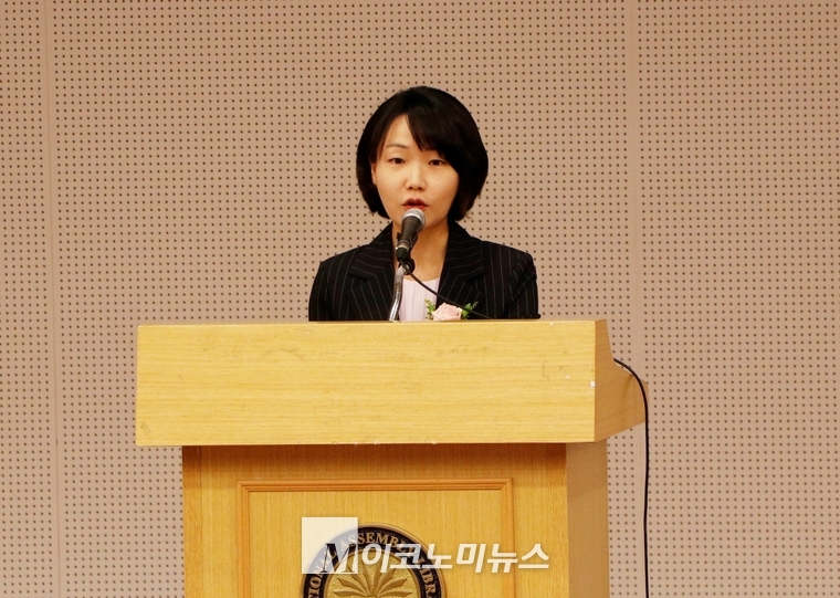 포럼에 참석한 더불어민주당 홍정민 의원이 의원 축사를 하고 있다. 