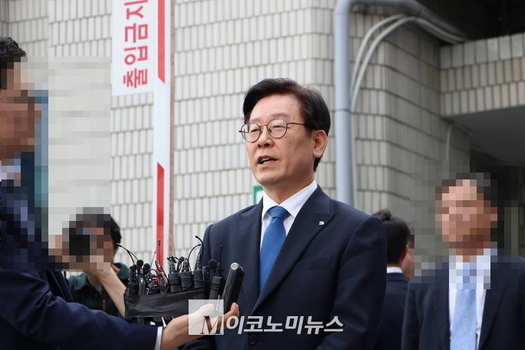지난 8월 17일 오전 10시 20분 경 서울중앙지검 청사한 이재명 대표 모습