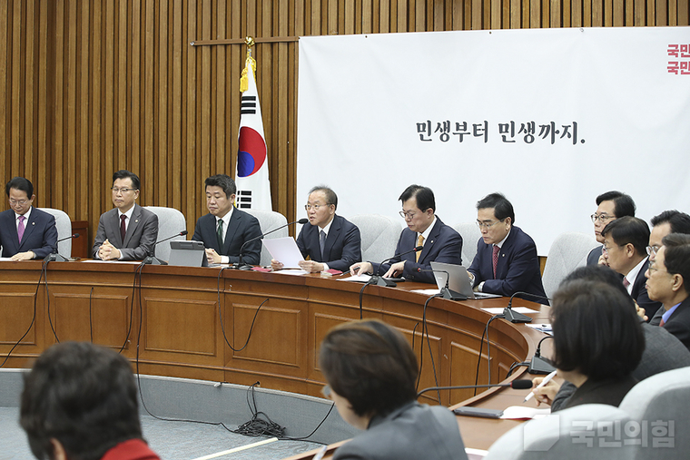 사진설명 / 26일 오전 서울 여의도 국회 회의실에서 열린 원내대책회의 모습.