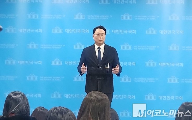 29일 천하람 국민의힘 전남 순천갑당협위원장이 국회에서 '이준석 신당 합류' 기자회견을 하고 있다. 