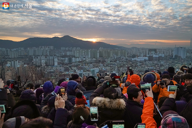 동대문구_배봉산 해맞이 행사 (자료 출처 : 서울시)