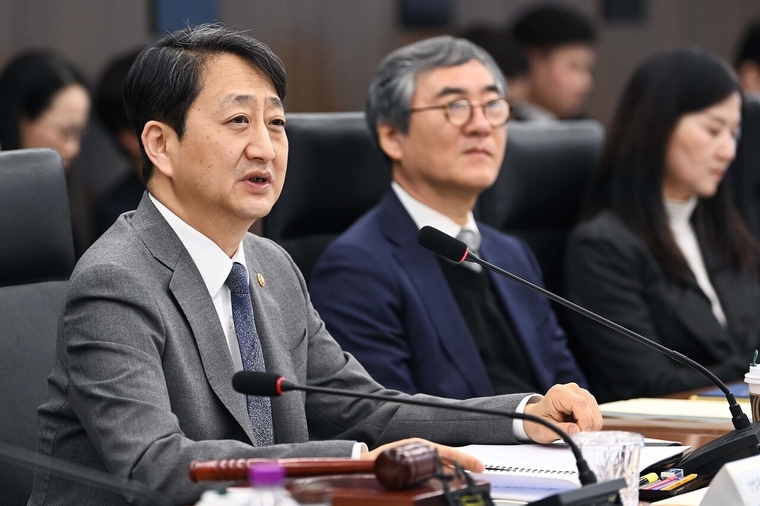 안덕근 산업통상자원부 장관이 29일 서울 중구 대한상공회의소 대회의실에서 제49회 산업기술보호위원회를 주재하고 있다. 사진=산업부