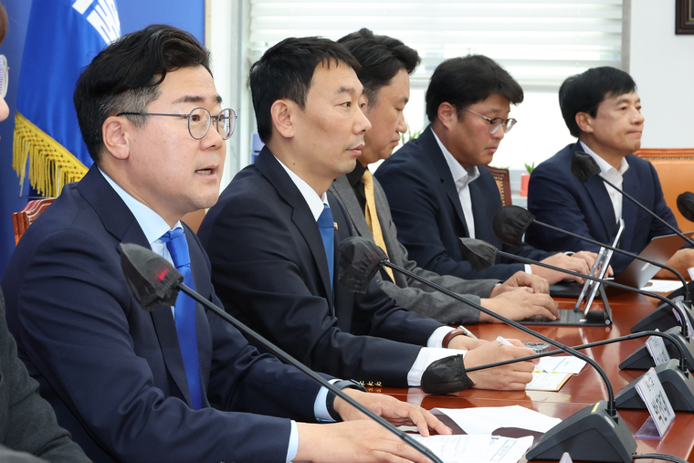 더불어민주당 박찬대 원내대표가 21일 오전 서울 여의도 국회에서 열린 검찰개혁TF 1차 회의에서 발언하고 있다. 연합뉴스 