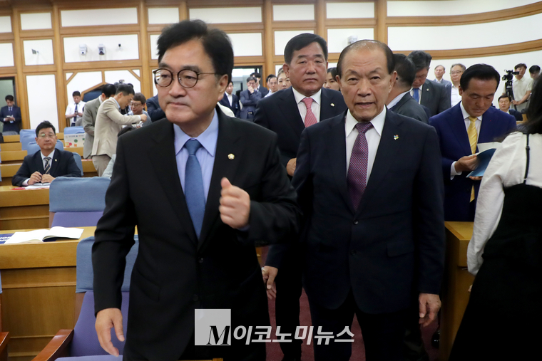 우원식 국회의장과 황우여 국민의힘 비상대책위원장이 18일 국회 의원회관에서 열린 국회지역균형발전포럼 출범식에 참석하고 있다. (사진=최동환 기자)