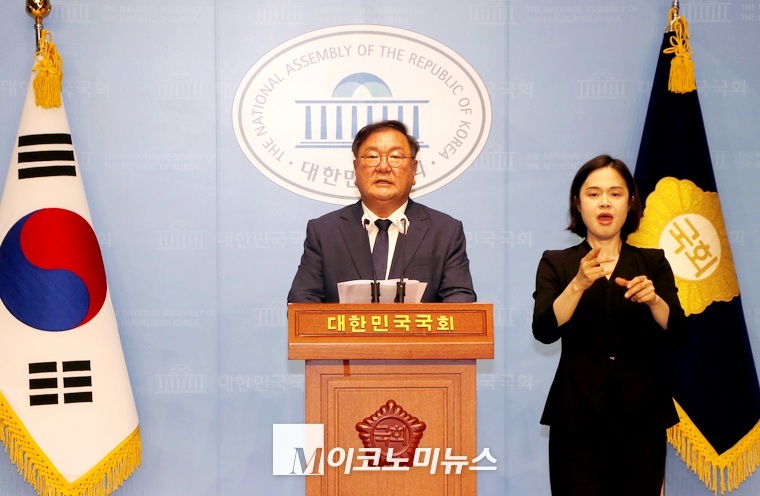 김태년 의원이 25일 오전 국회 소통관에서 기자회견하고 있다. (사진=최동환 기자)