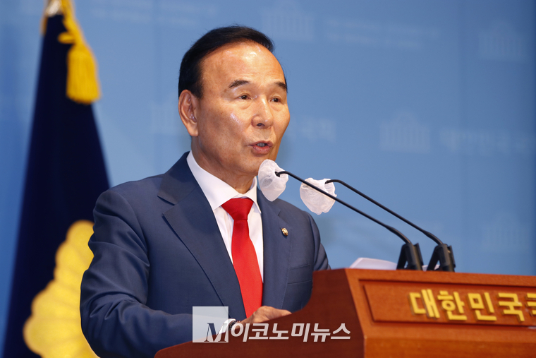 박덕흠 의원이 25일 국회 소통관에서 국회부의장 출마 기자회견에서 발언하고 있다. (사진=최동환 기자)