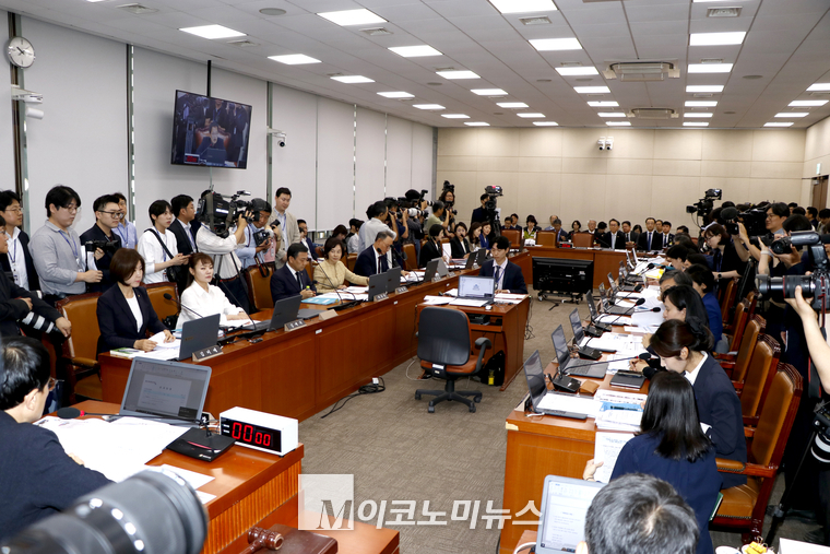 국회 보건복지위원회에 여야 의원들이 한자리에 모였다. (사진=최동환 기자)
