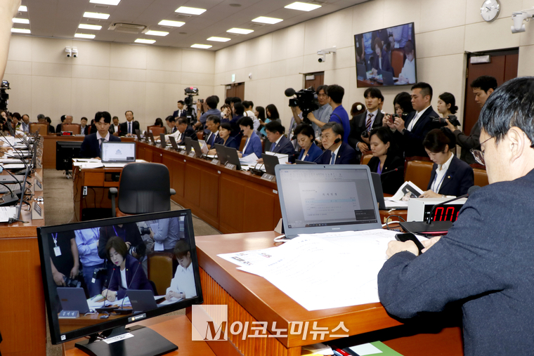 국회 보건복지위원회가 26일 ‘의료계 비상 상황 청문회’를 개최했다. (사진=최동환 기자)