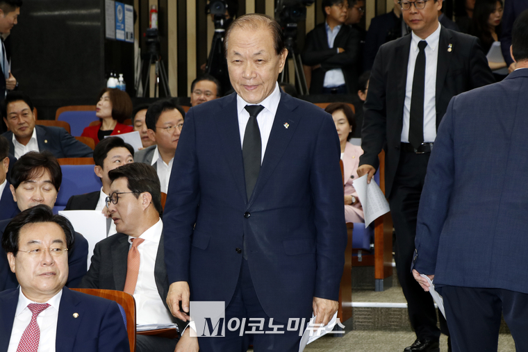황우여 국민의힘 비상대책위원장이 27일 국회에서 열린 의원총회에 참석하고 있다. (사진=최동환 기자)