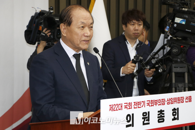 황우여 비대위원장이 27일 국회 본청에서 열린 의총에서 모두발언하고 있다. (사진=최동환 기자)