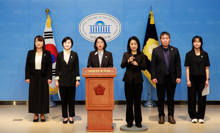 기본소득당이 1일 국회 소통관에서 기자회견을 열고 4기 신임 지도부의 출범을 알렸다. (기본소득당)