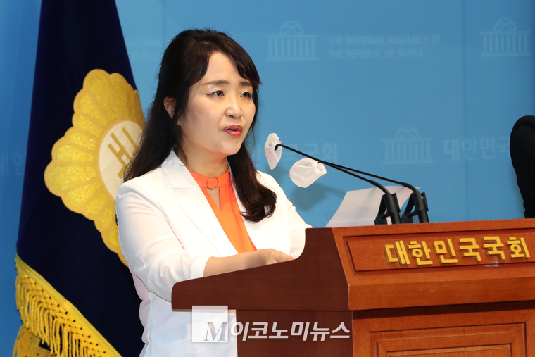 이유원 개혁신당 부대변인은이 9일 국회 소통관에서 브리핑하고 있다. (사진=최동환 기자)