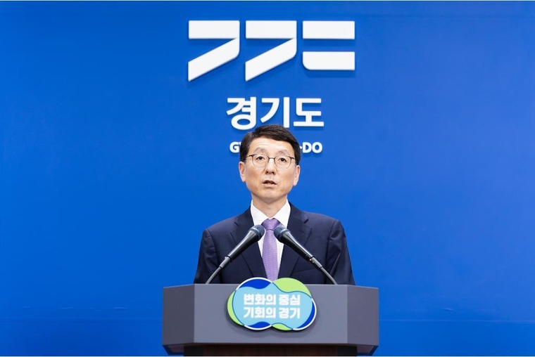10일 오전 경기도청 브리핑룸에서 김성중 행정1부지사가 K-콘텐츠 복합문화단지 개발사업 관련 기자회견을 하고 있다 <경기도 제공>