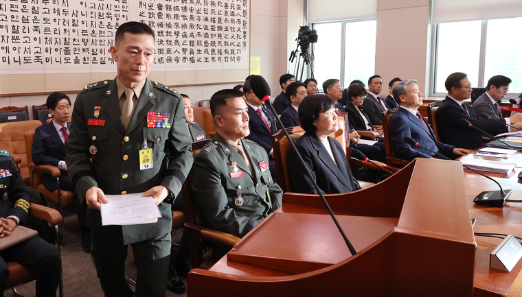 임성근 전 해병대 1사단장이 지난 21일 오전 국회 법제사법위원회에 참석해 단상으로 향하고 있다. (연합뉴스)