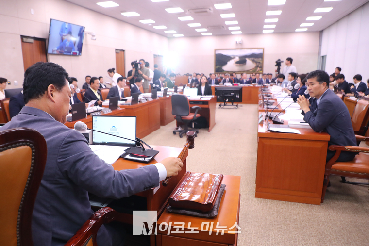 어기구 농해수위 상임위원장이 1개의 선언하고 있다. (사진=최동환 기자)