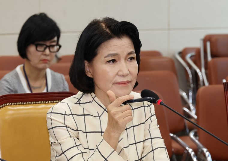 이진숙 방송통신위원장 후보자가 26일 오전 열린 국회 과학기술정보방송통신위원회에서 의원 질의를 경청하고 있다. (연합뉴스)