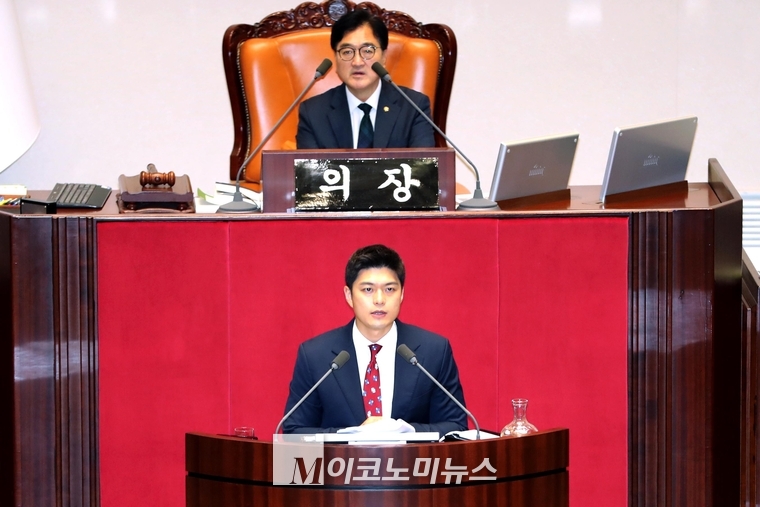 김용태 국민의힘 의원은이 29일 국회 본회의에서 ‘방송 4법’ 중 하나인 한국교육방송공사법 개정안에 대한 무제한 토론을 하고 있다. (사진=최동환 기자)