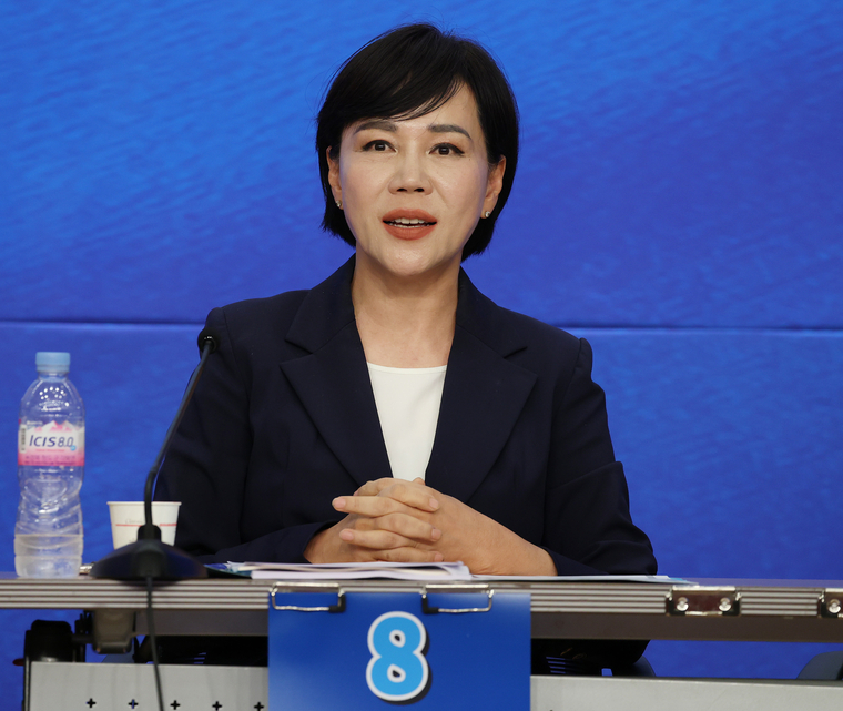 더불어민주당 전현희 최고위원 후보가 25일 오후 서울 여의도 국회도서관 강당에서 열린 더불어민주당 최고위원 후보자 방송토론회에서 발언하고 있다. (국회사진취재단)