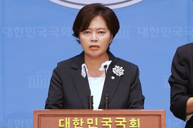 정춘생 조국혁신당 의원이 7일 국회 소통관에서 기자회견하고 있다. (정춘생 의원실)