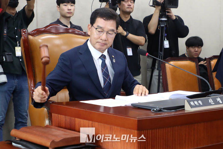 신정훈 위원장이 개회 선언하고 있다.. (사진=최동환 기자)