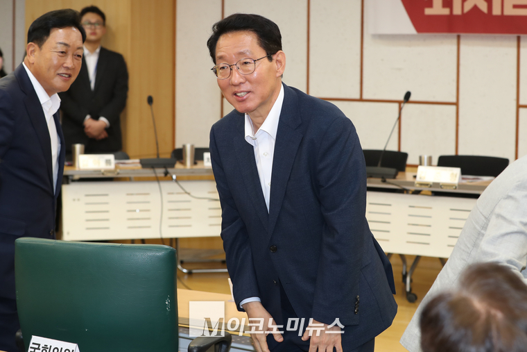 김상훈 정책위의장이 세미나에 참석해 인사하고 있다. (사진=최동환 기자)
