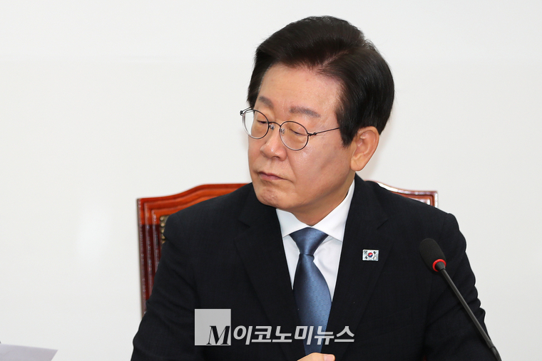 이재명 더불어민주당 대표가 21일 국회 본청에서 열린 최고위원회에 참석하고 있다. (사진=최동환 기자)