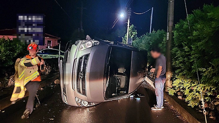 20일 오후 제주시 외도동 음주 교통사고 현장. (사진=제주도 소방안전본부 제공)