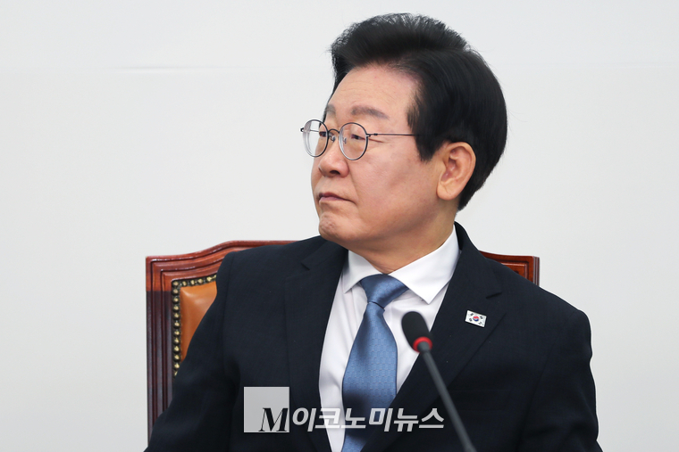 이재명 더불어민주당 대표가 21일 최고위원회의에 참석 중 이다. (사진=최동환 기자)