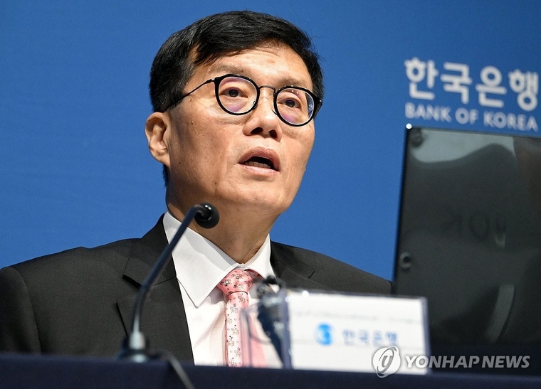  이창용 한국은행 총재가 22일 오전 서울 중구 한국은행에서 열린 통화정책방향 기자간담회에서 발언하고 있다. =연합뉴스
