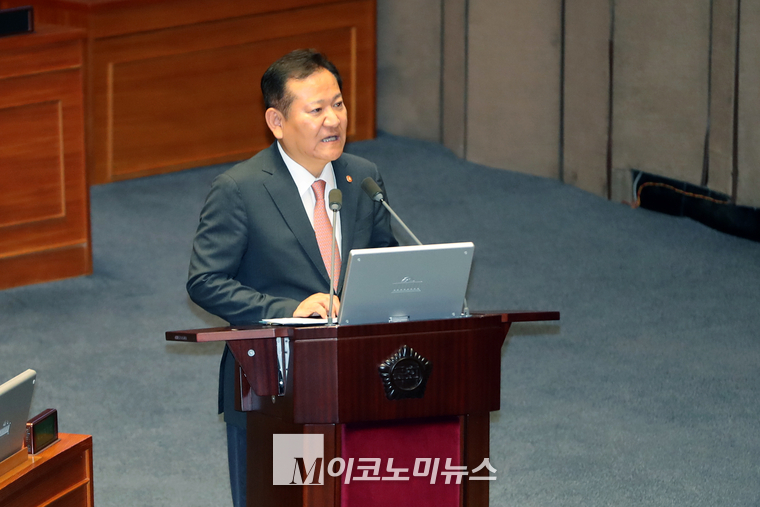 이상민 행안부 장관이 대정부 질문에 답하고 있다. (사진=최동환 기자)
