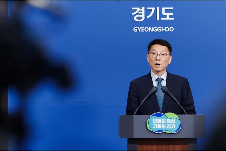 9일 오전 경기도청 브리핑룸에서 김성중 행정1부지사가 K-콘텐츠 복합문화단지 개발사업 관련 기자회견을 하고 있다 <경기도 제공>