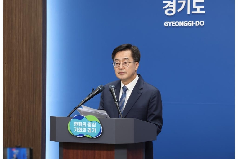11일 오전 경기도청 브리핑룸에서 김동연 경기도지사가 경기북부 대개발 선제적 추진방안에 대해 브리핑을 하고있다 <경기도 제공>