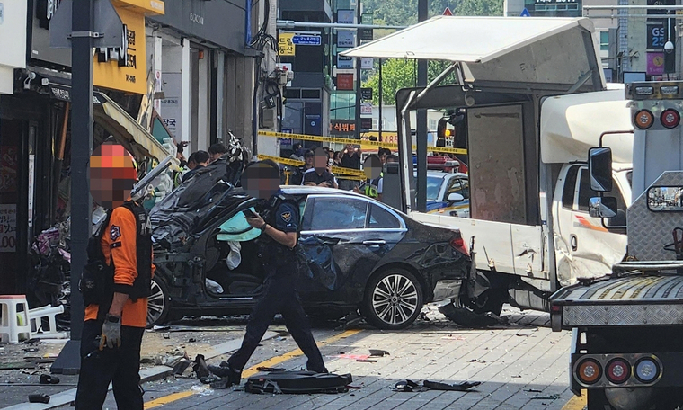 해운대 벤츠 차량 사고 현장. (부산=연합뉴스)