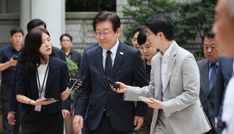  '김문기·백현동 의혹' 관련 허위 발언 혐의로 기소된 더불어민주당 이재명 대표가 20일 서울 서초구 서울중앙지법에서 열리는 공직선거법 위반 1심 결심 공판에 출석하고 있다. (사진=연합뉴스)