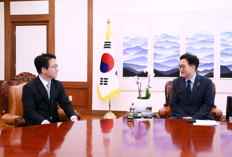 우원식 국회의장이 24일 심우정 검찰총장과 접견 하고 있다. (귝회 사무처)
