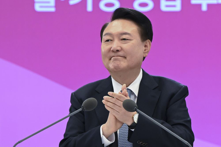 지난 25일 윤석열 대통령은 중소기업중앙회에서 ‘일, 가정 양립 우수기업 성과 공유’를 주제로 「제4차 인구비상대책회의」를 주재했다. (대통령실)