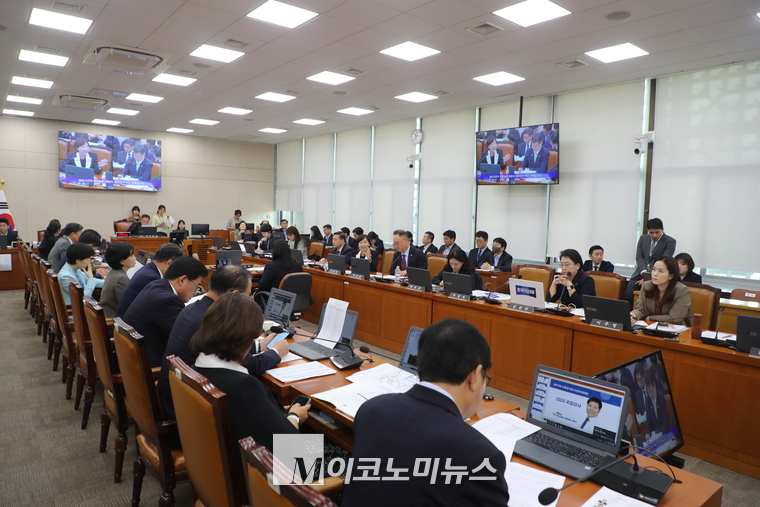 국회 보건복지위원회가 8일 복지부, 질병관리청 대상 국감을 진행하고 있다. (사진=최동환 기자)