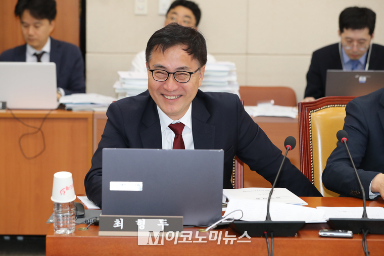 최형두 국민의힘 의원이 입가에 미소를 띠고 있다. (사진=최동환 기자)