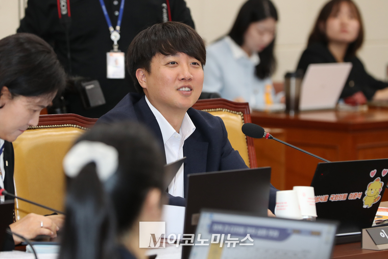이준석 개혁혁신당 의원이 웃고 있다. (사진=최동환 기자)