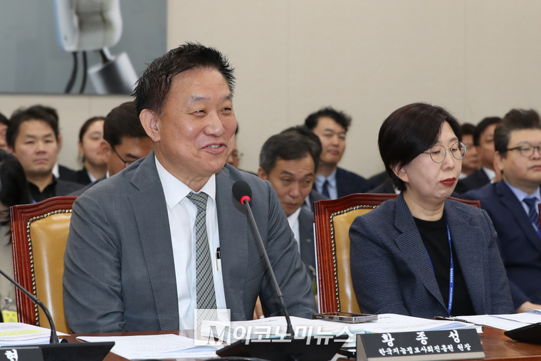 황종성 한국지능정보사회진흥원장이 입가의 미소를 띠고 있다. (사진=최동환 기자)