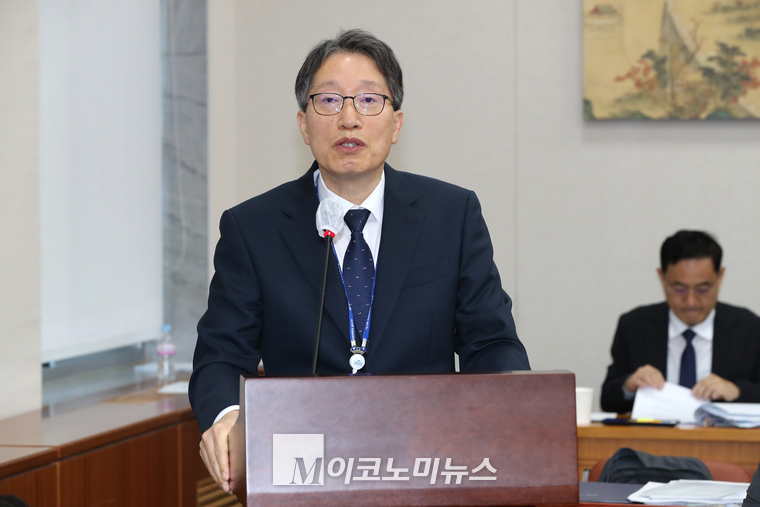 김낙년 한국학중앙연구원장이 11일 열린 교육위 국감에서 업무보고 하고 있다. (사진=최동환 기자)