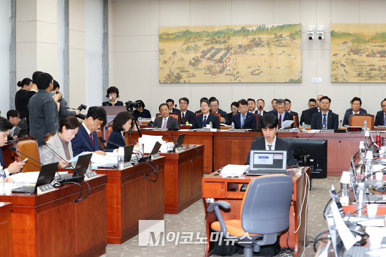 국회 교육위원회가 11일 교육부 산하 공공기관을 상대로 국감을 진행하고 있다. (사진=최동환 기자)
